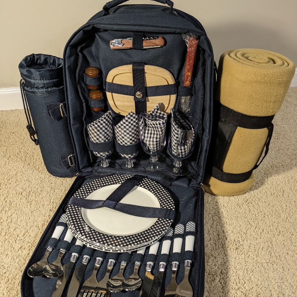 Picnic at Ascot - Deluxe 4-person winery / picnic backpack
